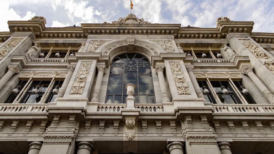 El Banco de España comienza a analizar si debe imponer límites a la concesión de créditos