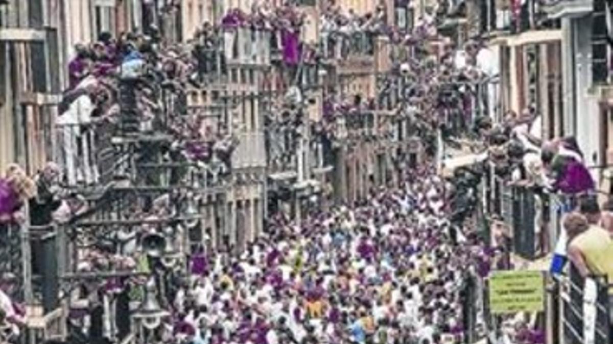 Espectacular imagen de un encierro de los sanfermines.