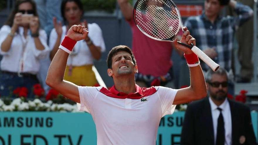 Novak Djokovic celebra ayer su victoria ante Nishikori.