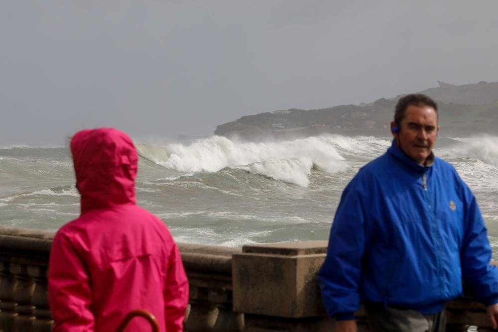 Oleaje en Gijón.