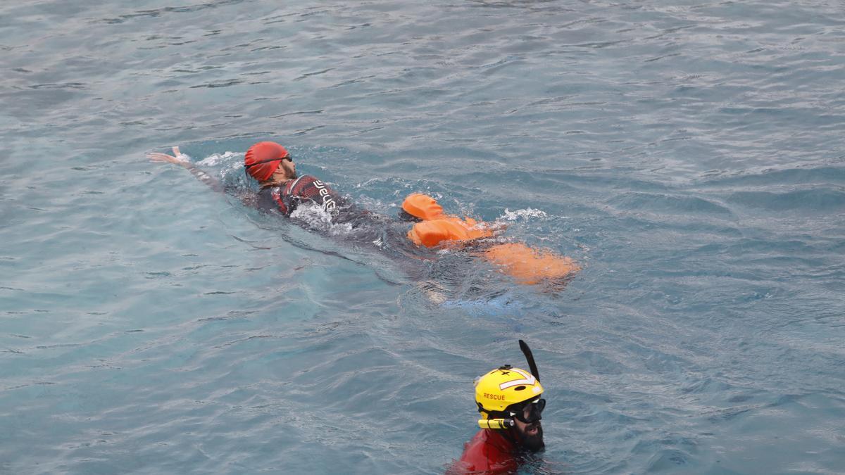 Pruebas de rescatador marítimo en Gijón