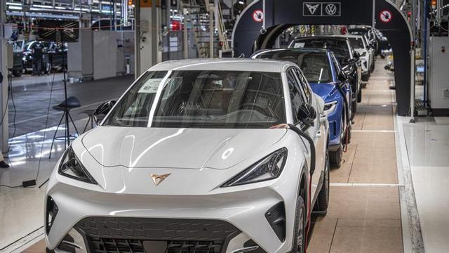Línia de muntatge del Cupra Raval i del Volkswagen ID. Pol. | MANU MITRU