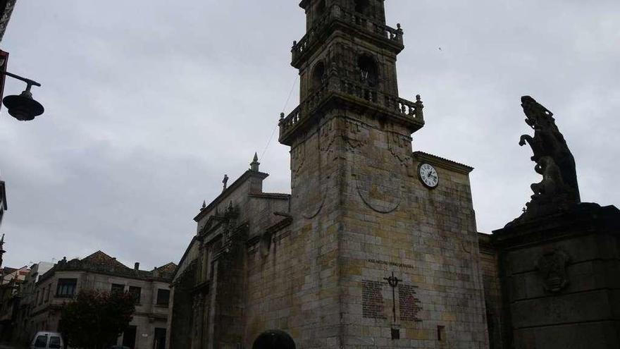 Campanario de la excolegiata de Cangas. // Gonzalo Núñez