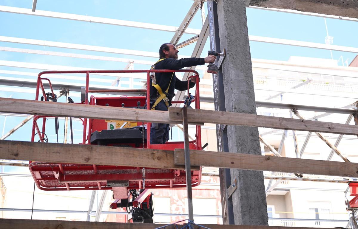 Las labores que se estaban desarrollando este mismo viernes en el Mercado Central.