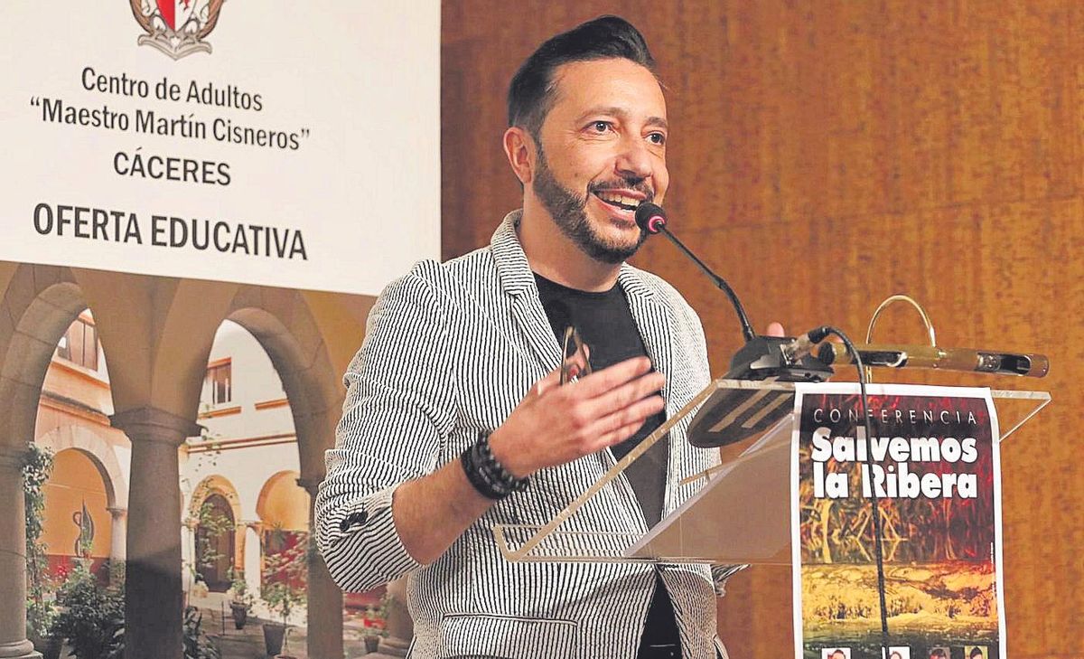 Miguel Ángel Muñoz durante su intervención de anoche.