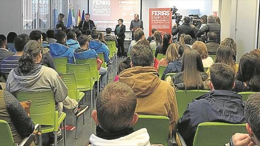 140 personas participan en la feria de empleo