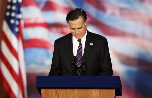 El candidato presidencial republicano Mitt Romney pronuncia un discurso durante su mitin la noche de las elecciones en Boston, Massachusetts