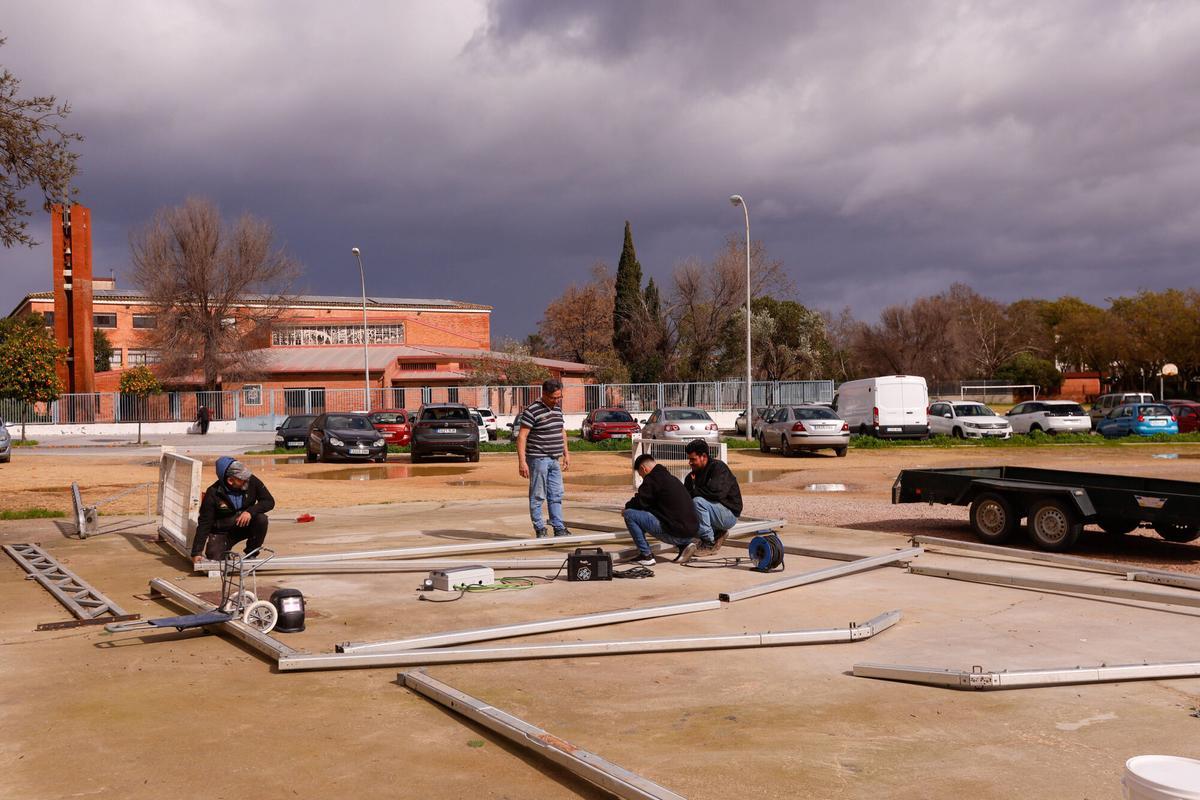 Montaje de los puestos de caracoles