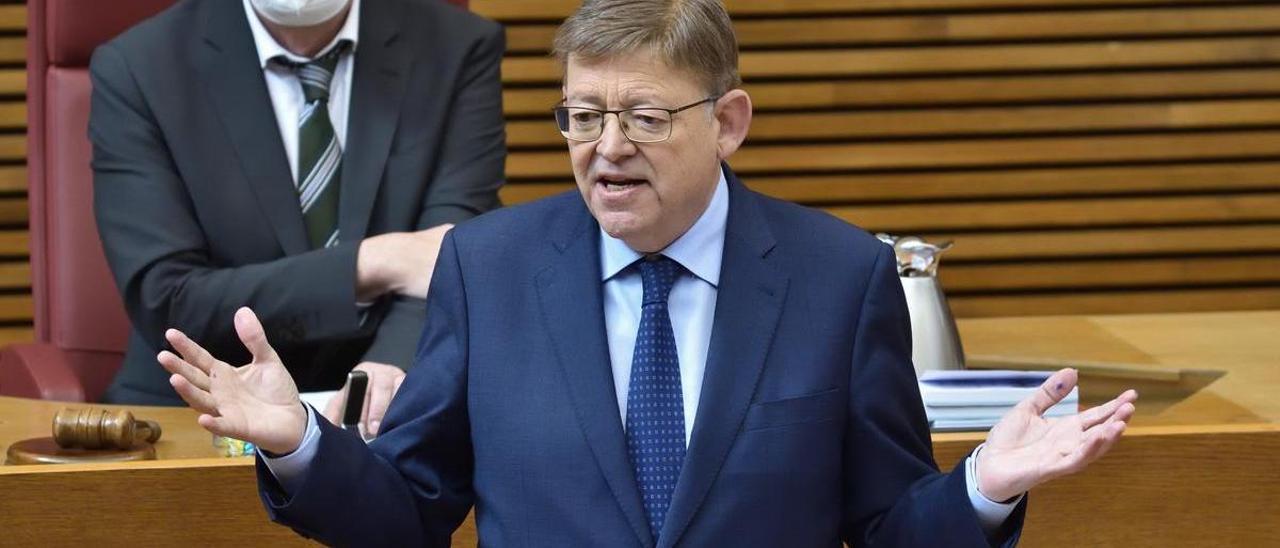 El jefe del Consell, Ximo Puig, durante la sesión de control celebrada este jueves en las Cortes valencianas.