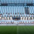 Futbolistas de Celta Academy junto con varios responsables del Celta, entre ellos, la presidenta, Marián Mouriño.