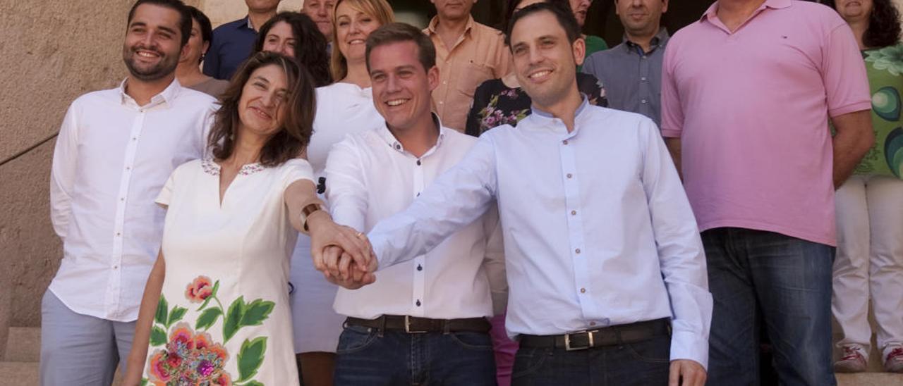 Suñer, Cerdà y Lorente, tras sellar el pacto de gobierno en 2015.