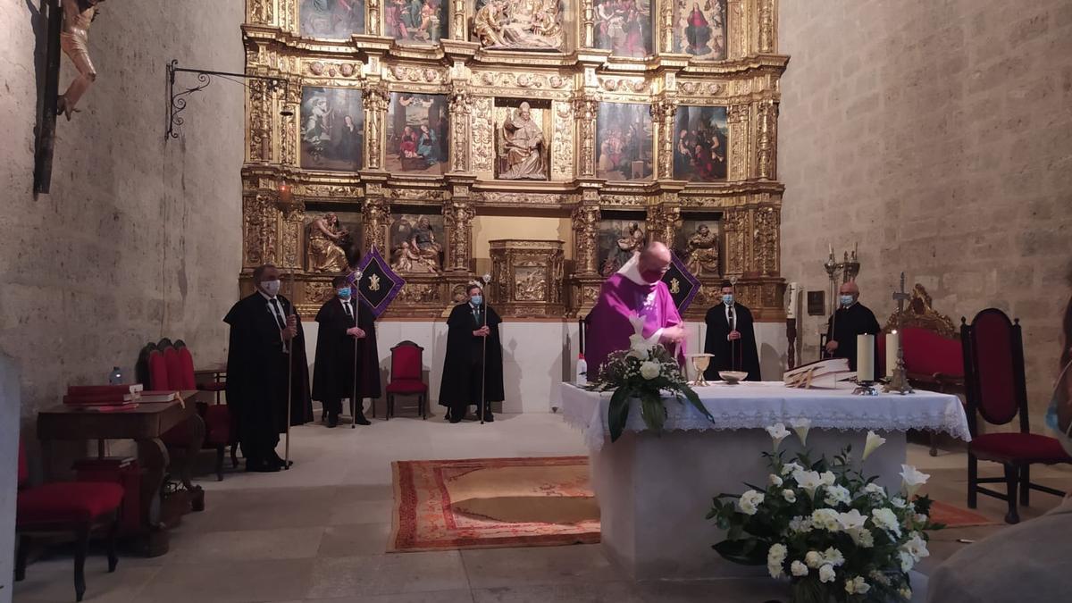 Celebración religiosa en la iglesia de Santo Tomás