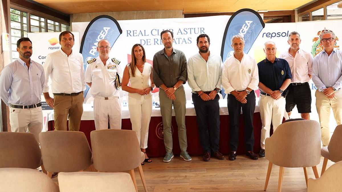 de izquierda a derecha: Victor Verdú -Director Comercial de Pangea Asturias-, Guillermo Marqués -Comodoro del RCAR-, Luis Rodríguez -Comandante Naval-, Ángela Pumariega -Vicealcaldesa de Gijón-, José María Landa -Presidente del RCAR-, Roberto González -Secretario de la Federación de Vela del Principado de Asturias-, Fernando Alonso -Delegado RAECY en el Principado de Asturias-, Diego Cabezudo -Secretario de la Delegación de Asturias de RAECY-, Jorge Pañeda -Concejal de Deportes del Ayuntamiento de Gijón- y Roberto Bucetas -Universidad de Oviedo-).