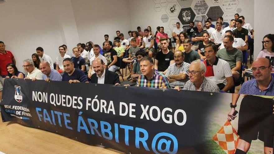 Asistentes a la presentación de la temporada, ayer en la sede de los árbitros. // Iñaki Osorio