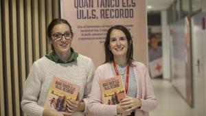 Cristina Bueno (izquierda) y Alexandra Gabarró, en la sede barcelonesa de Creu Roja.