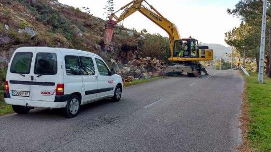 Inicio de las obras, ayer, en la zona de Baredo, en Baiona. // D.P.