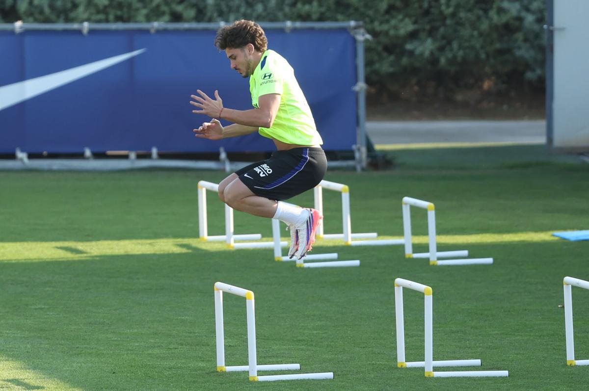 Julián Álvarez sigue sin participar en los entrenamientos del Atlético de Madrid
