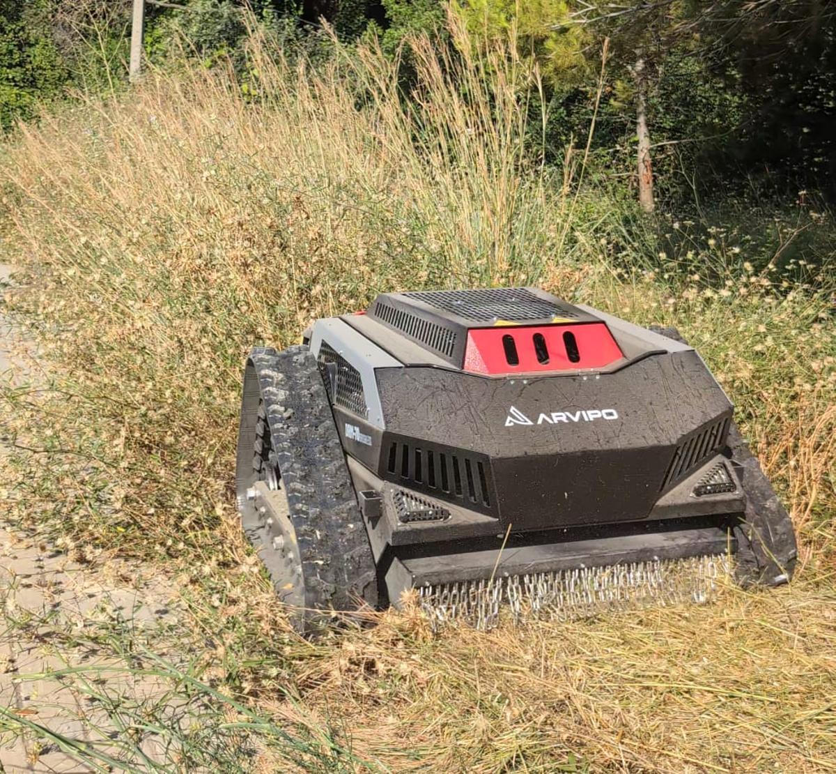 Robot desbrozador adquirido por el Ayuntamiento de Xàtiva para la prevención de incendios forestales.