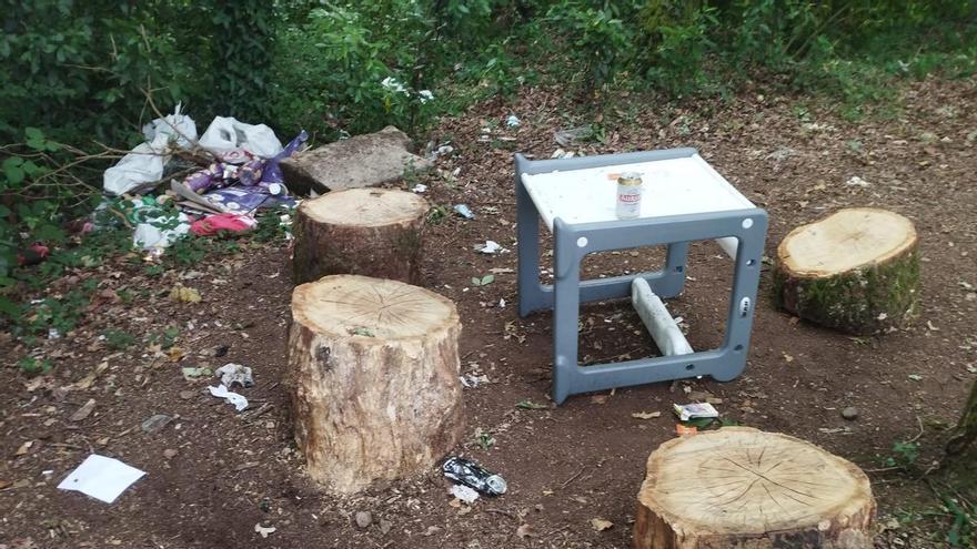 Un botellón con un diez en imaginación y un cero en limpieza