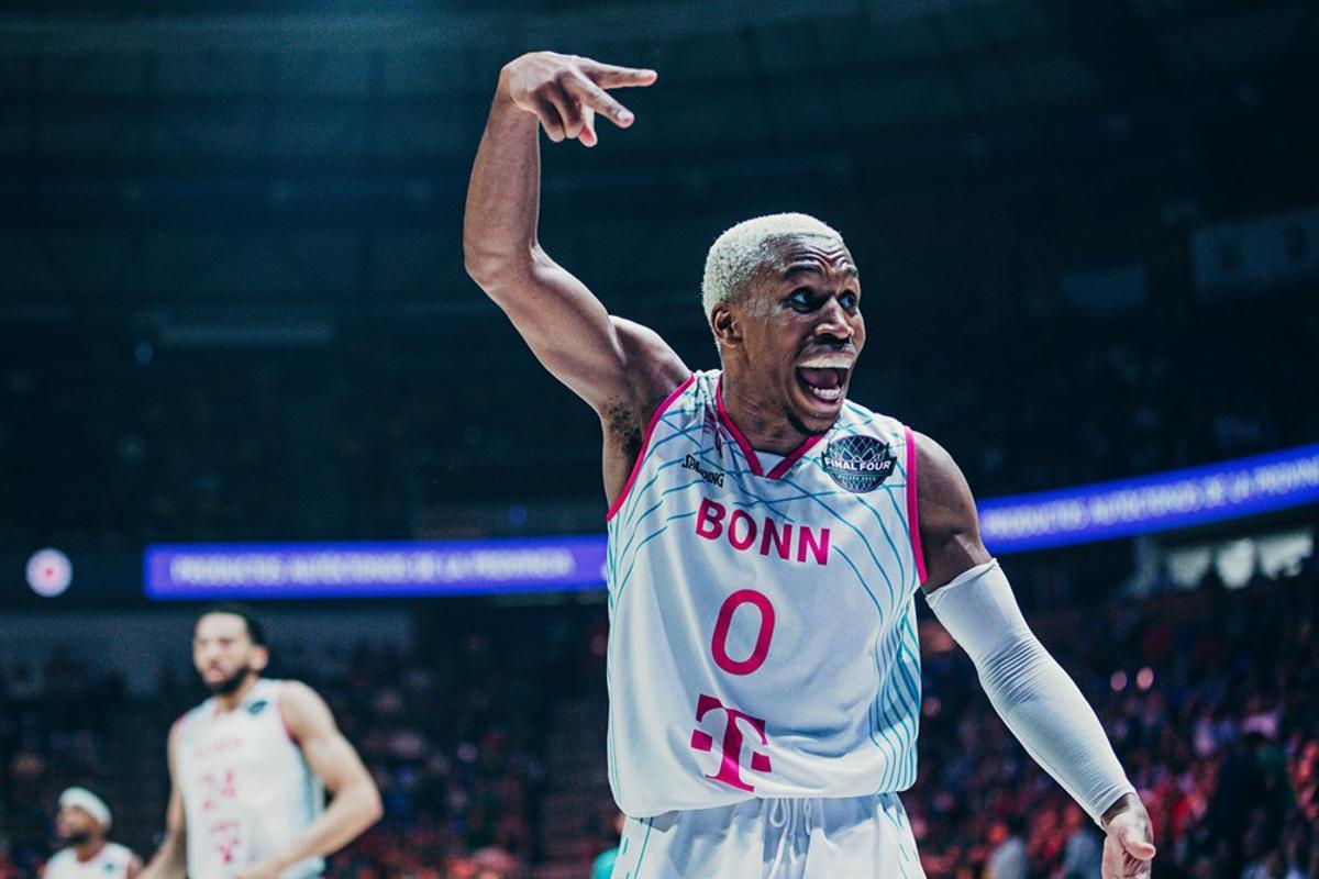 TJ Shorts, estrella del Telekom Baskets Bonn.