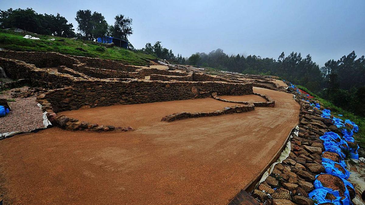 Una colosal muralla rodeaba el poblado al que se accedía por una entrada muy vigilada