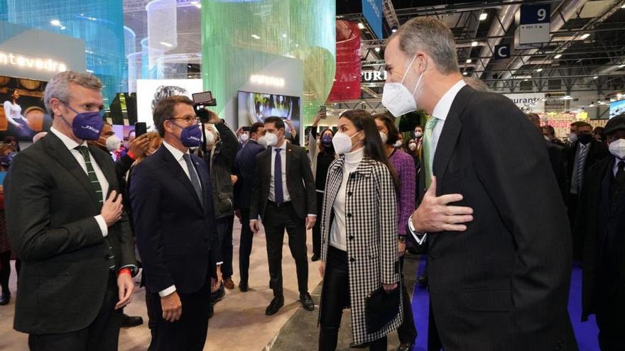 Visita de los Reyes al stand de Galicia en Fitur.