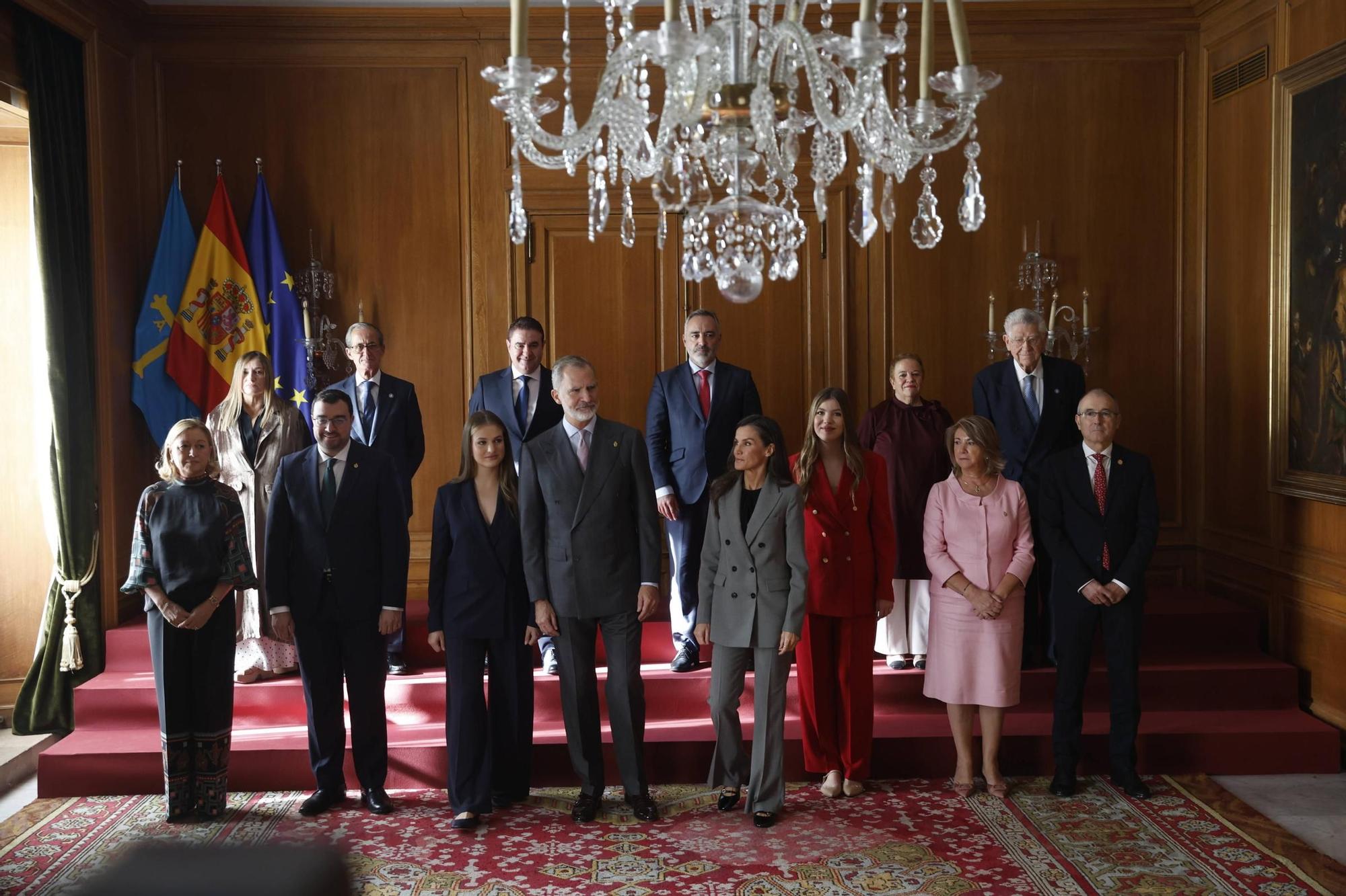 EN IMÁGENES: Así ha sido el encuentro de Familia Real con los premiados con las Medallas de Asturias 2025 y personas declaradas hijos predilectos y adoptivos de Oviedo