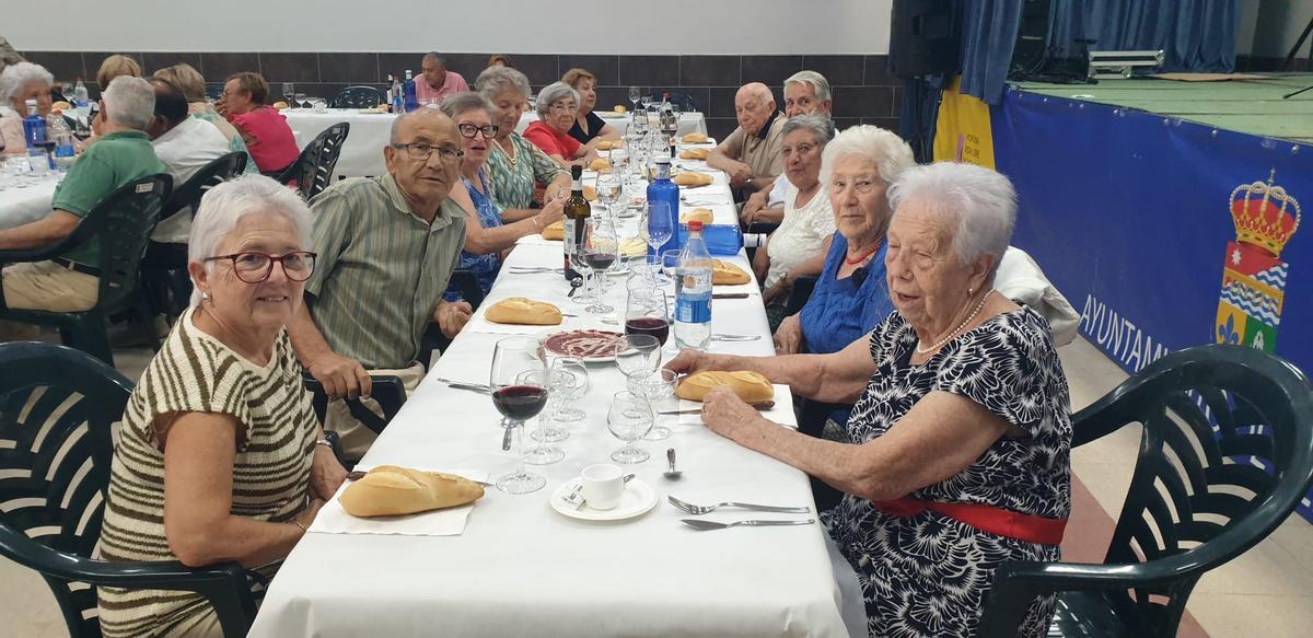 La asociación de jubilados de Venialbo honran a San joaquín y Santa Ana