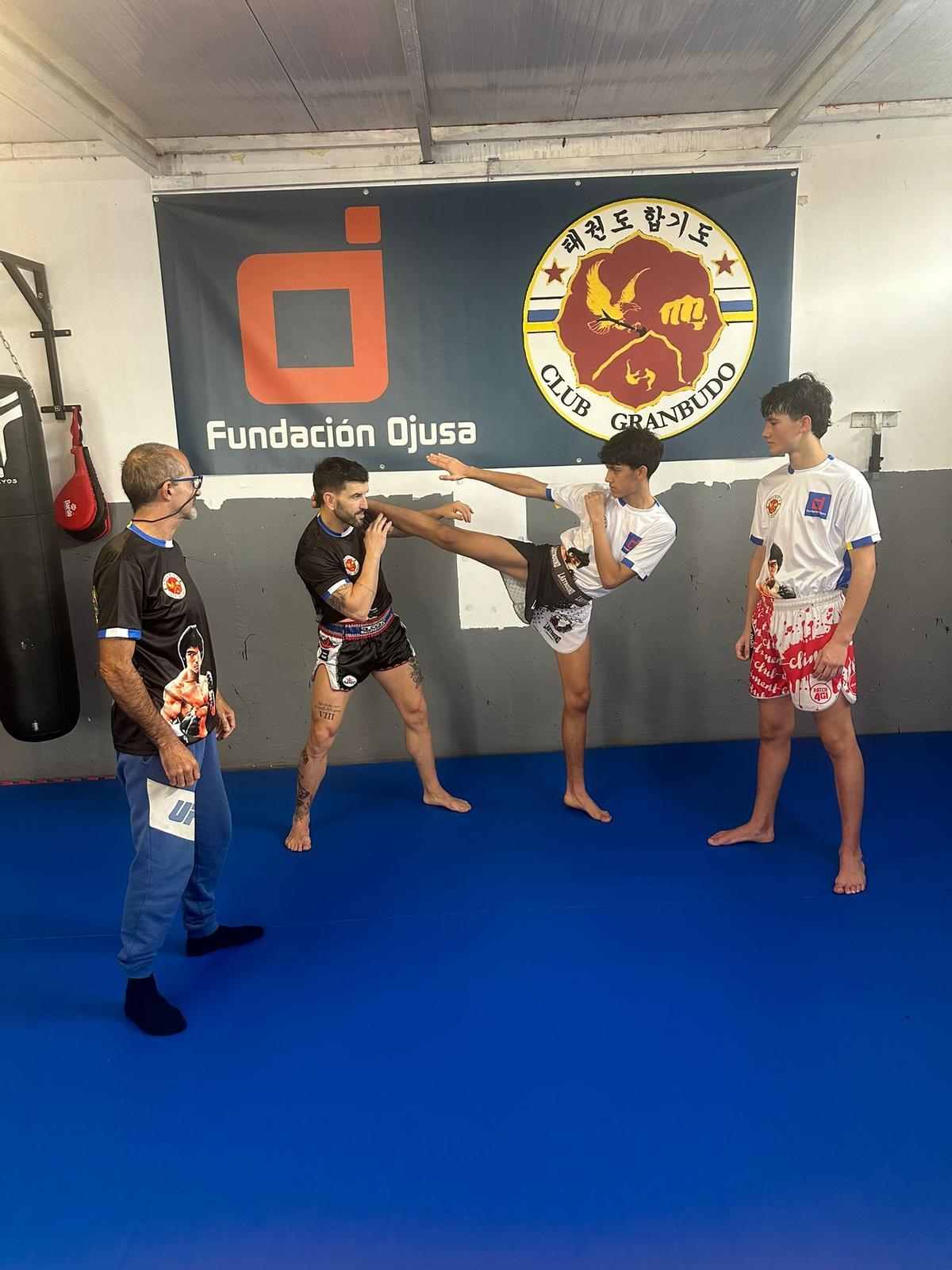 Seminario de kickboxing del octacampeón mundial de artes marciales, Abraham 'el Demonio' Roqueñi