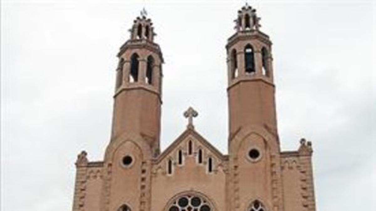 Fachada de la iglesia de Sant Pere de Ribes.