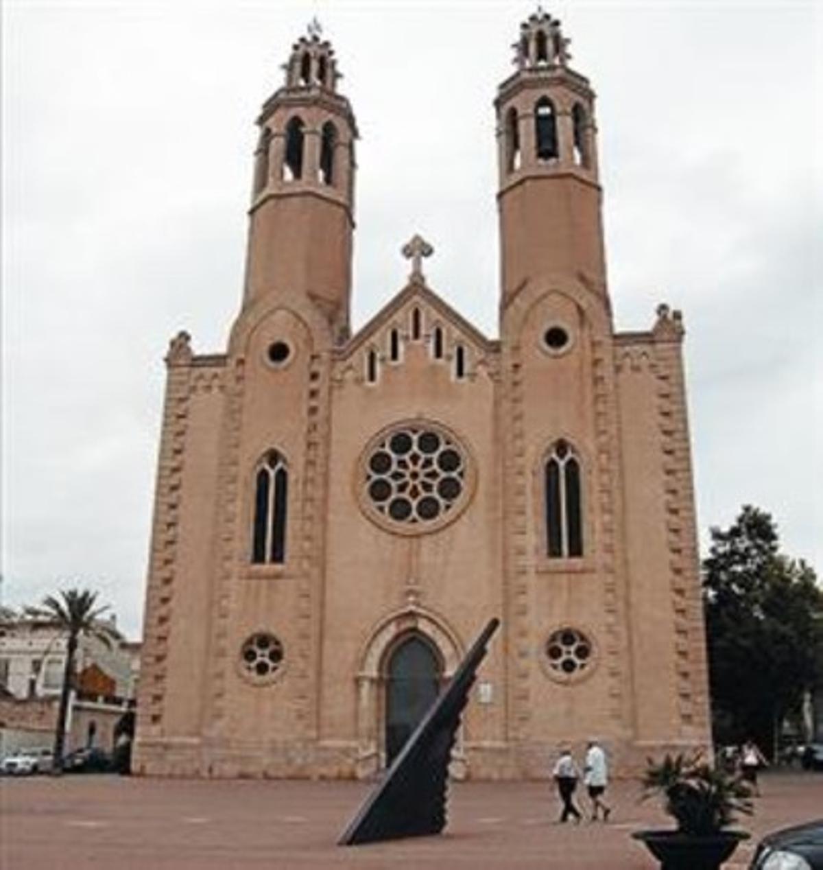 Façana de l’església de Sant Pere de Ribes. Façana de l’església de Sant Pere de Ribes.