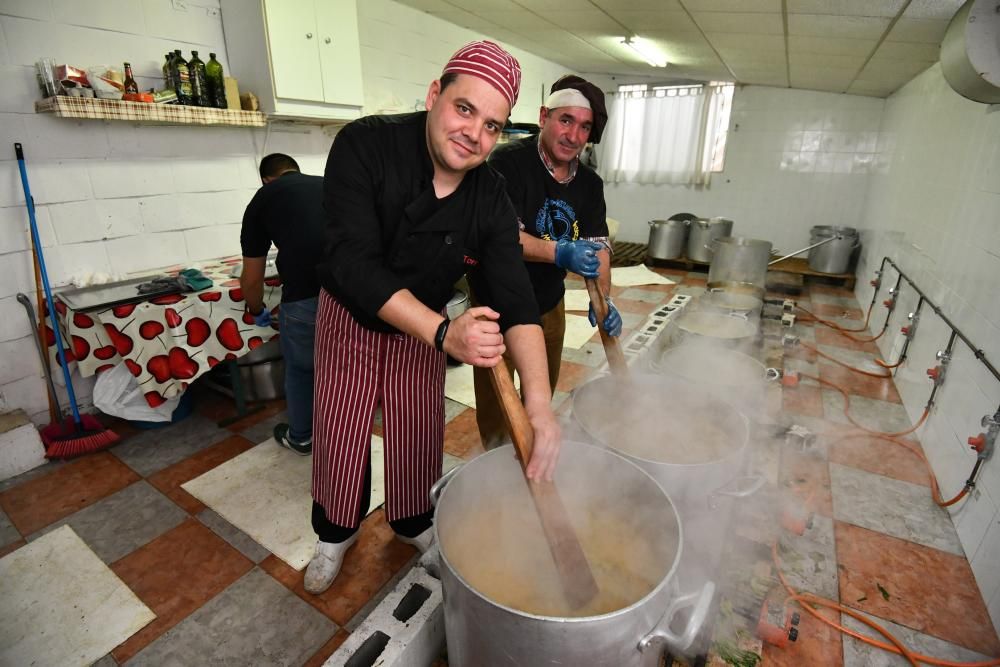 Fiestas gastronómicas en Pontevedra: Mourente se congrega alrededor de una taza de su caldo