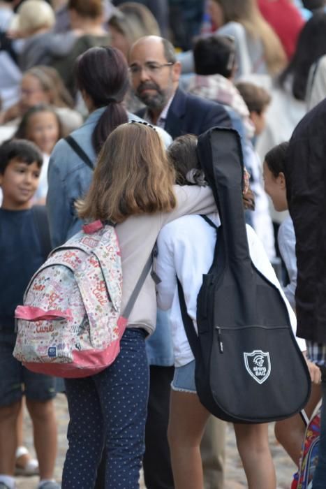 Los alumnos de Infantil, Primaria y Educación Especial comienzan hoy un nuevo curso. En A Coruña, son casi 20.000 niños los que acudirán hoy a clase para reencontrarse con sus compañeros.