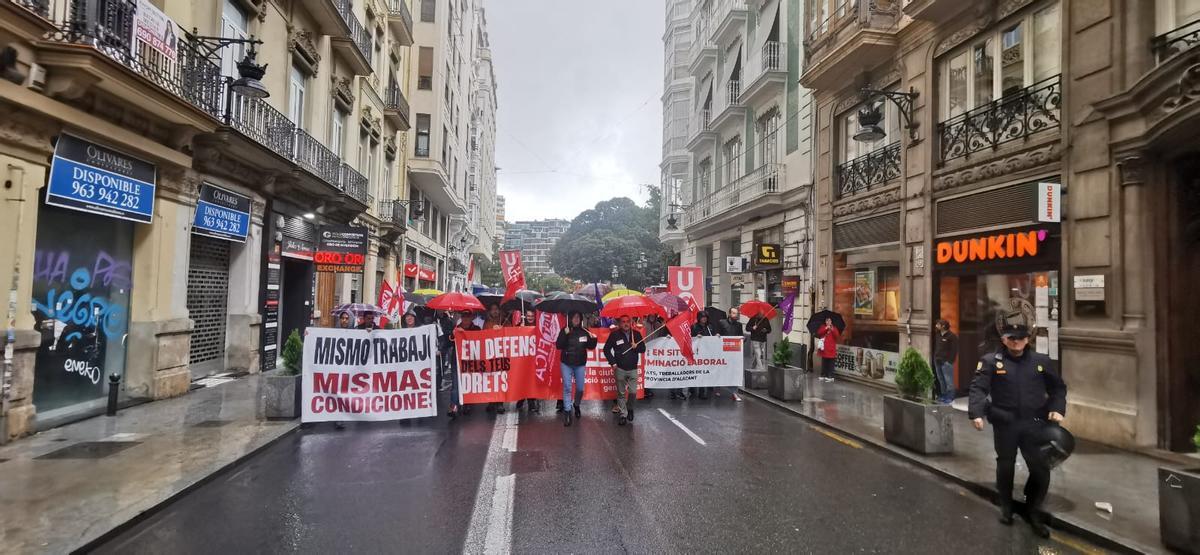 Los trabajadores de Sitval recorren las calles de Valencia.