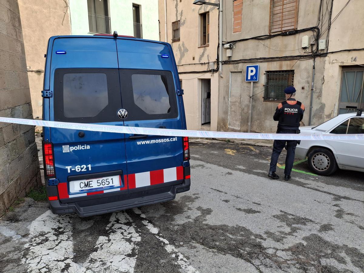 Mossos d'Esquadra han tallat els accessos a l'edifici on hi ha hagut el desnonament