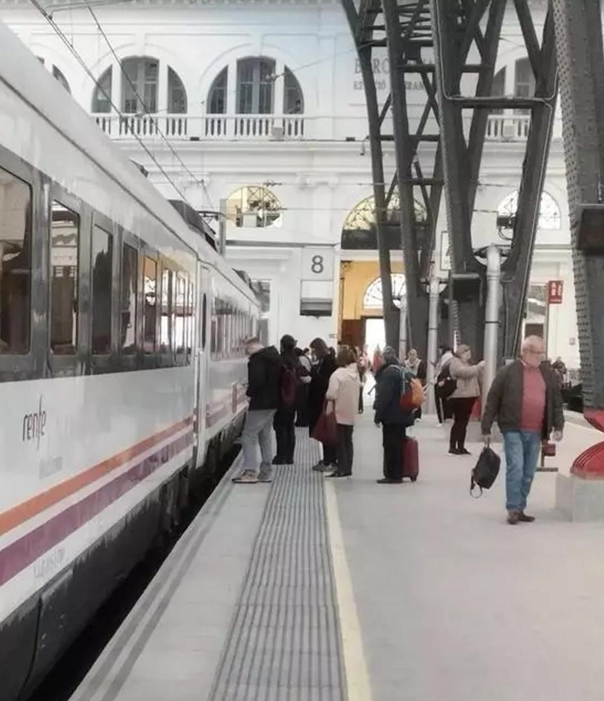 Un nou robatori de cable de coure causa retards a Rodalies