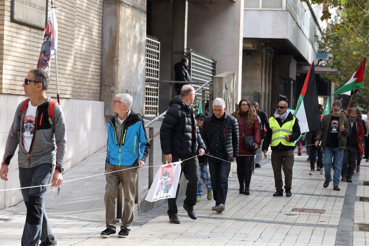 Cadena humana en Zaragoza en defensa de Canal Roya - El Periódico de Aragón