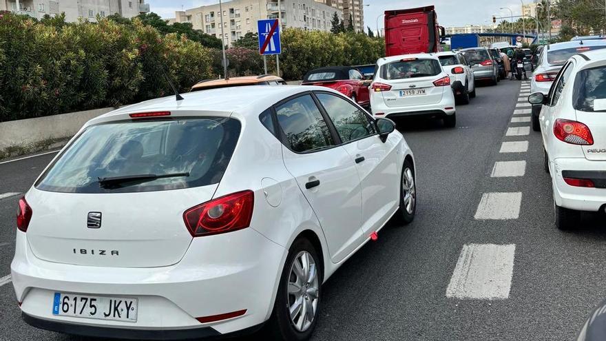 Nuevo atasco monumental con accidente por alcance en la entrada de Palma por la autopista del aeropuerto