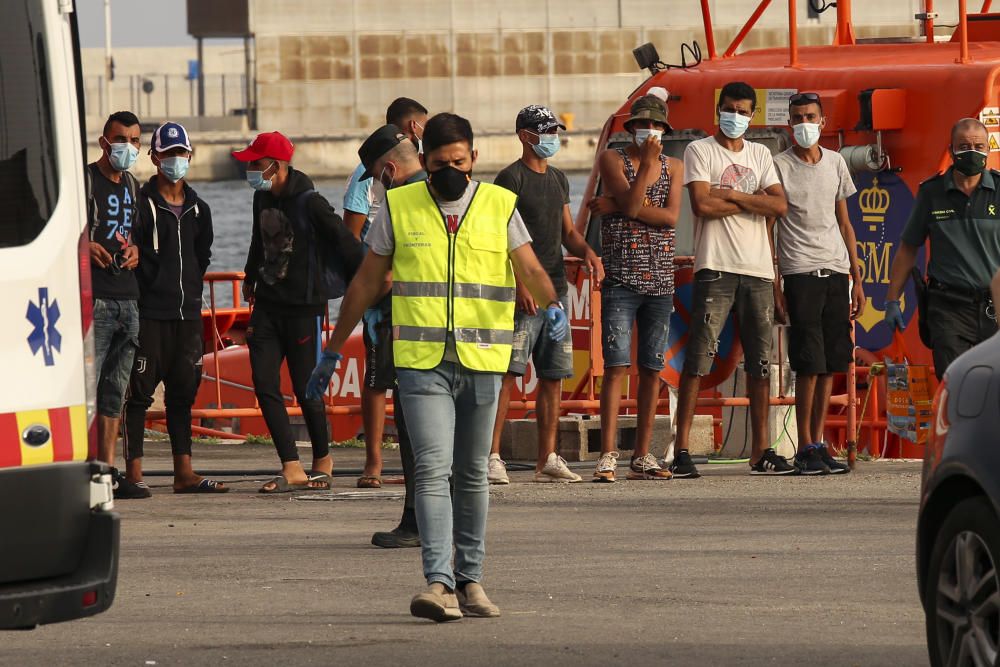 Una patera con unos nueve inmigrantes llega a Tabarca
