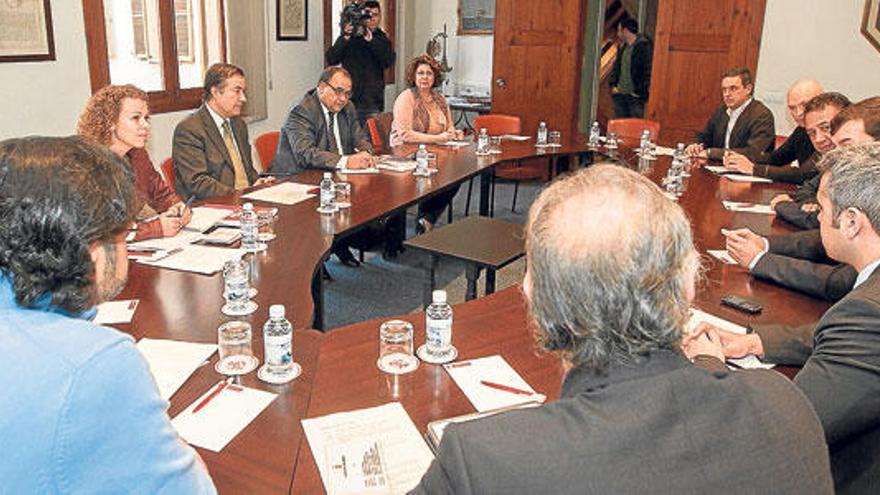 Imagen de la reunión ayer entre el cónsul general de Marruecos y empresarios de Balears.