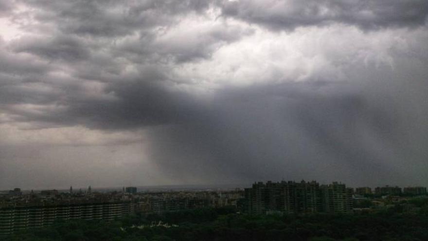 Activada la alerta por lluvias fuertes para mañana en parte de Aragón