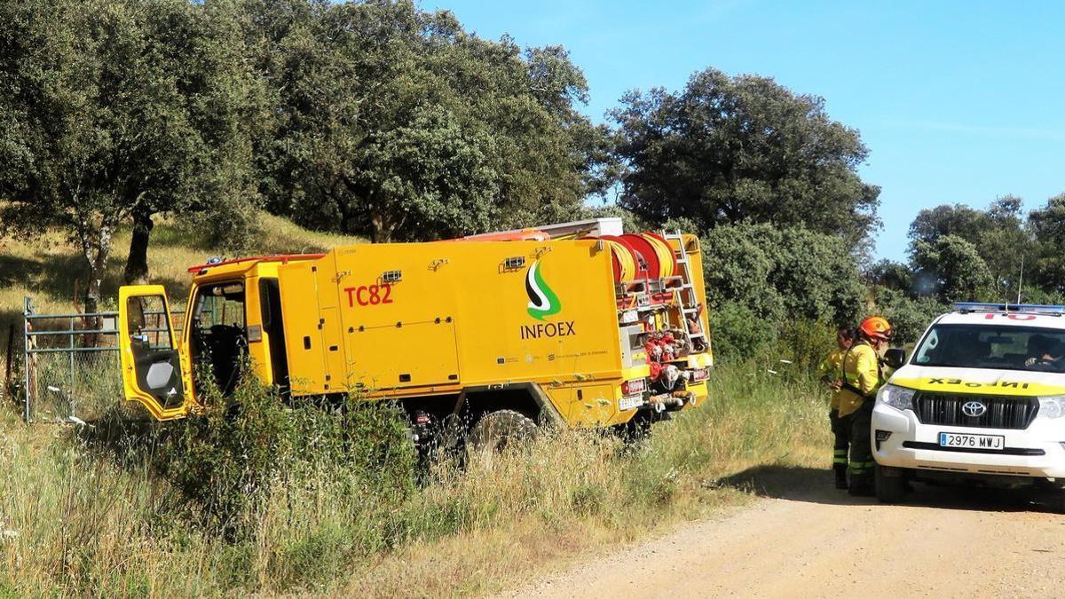 Actuación del Infoex en un incendio forestal en Monesterio