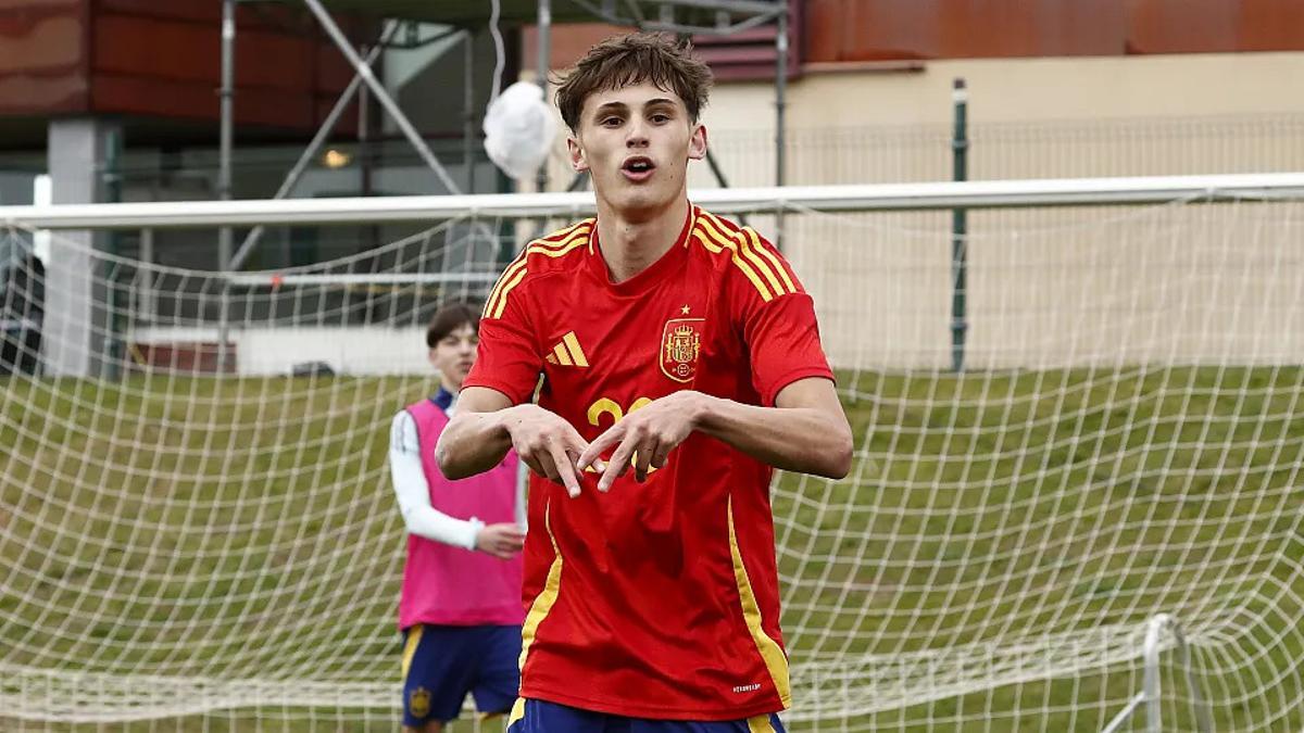 Álvaro Vega en las categorías inferiores de la selección española
