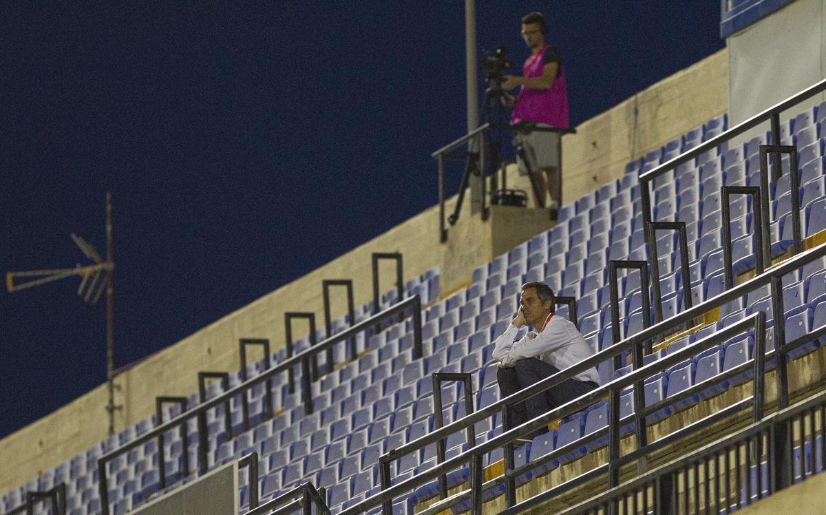 Carmelo del Pozo, tras consumarse la eliminación del play-off de ascenso en mayo pasado.