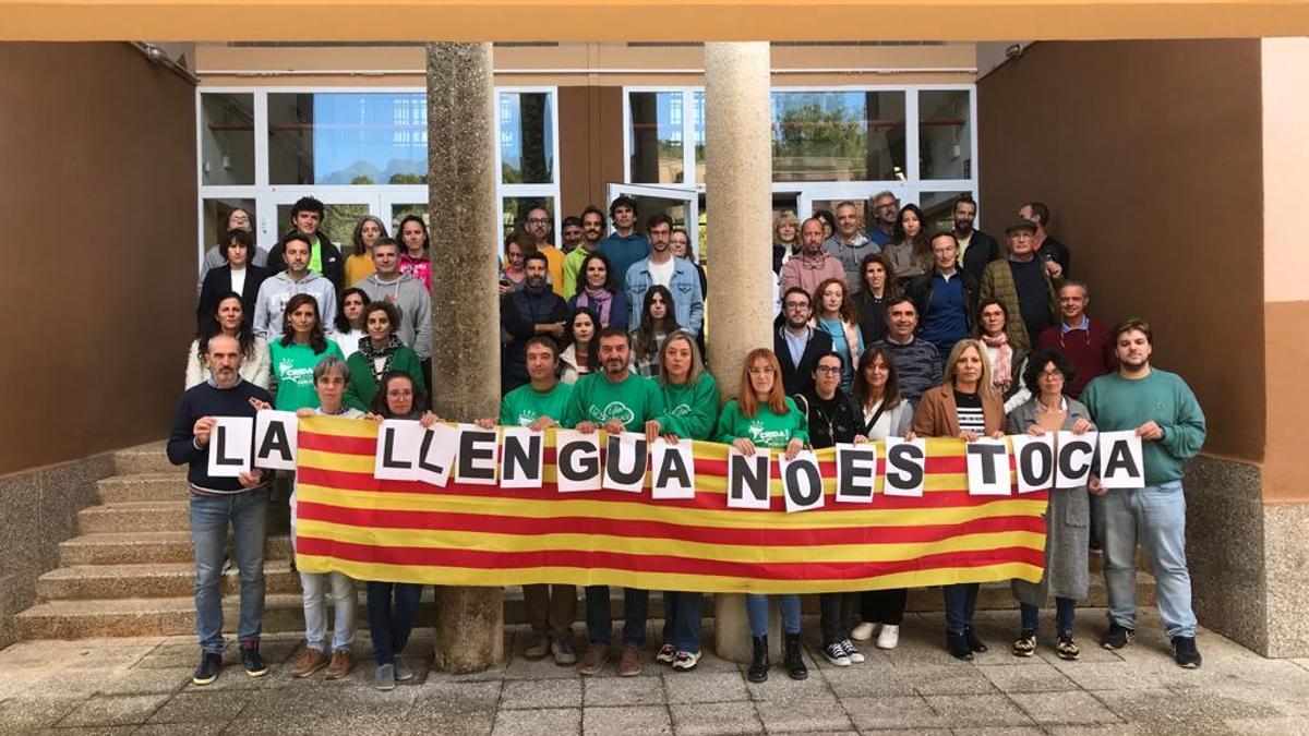 Docentes del IES Guillem Cifre se han sumado a las protestas contra el cambio del modelo lingüístico