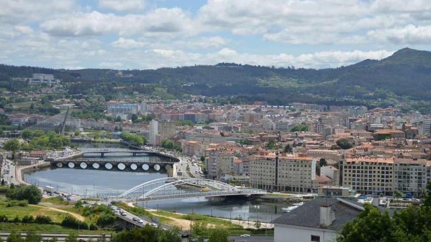 Vista general del casco urbano de Pontevedra, donde este año deben ser revisados 247 edificios más los 128 pendientes de 2015. // G. Santos