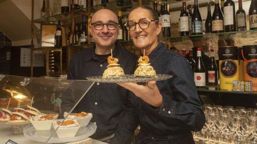 Hosteleros de 9 Olmos, La Taberna de Cunqueiro, Decanta-t y Casa Rita. |  Casteleiro
