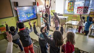 Leve respiro del impacto del covid en las aulas catalanas por primera vez en 12 días