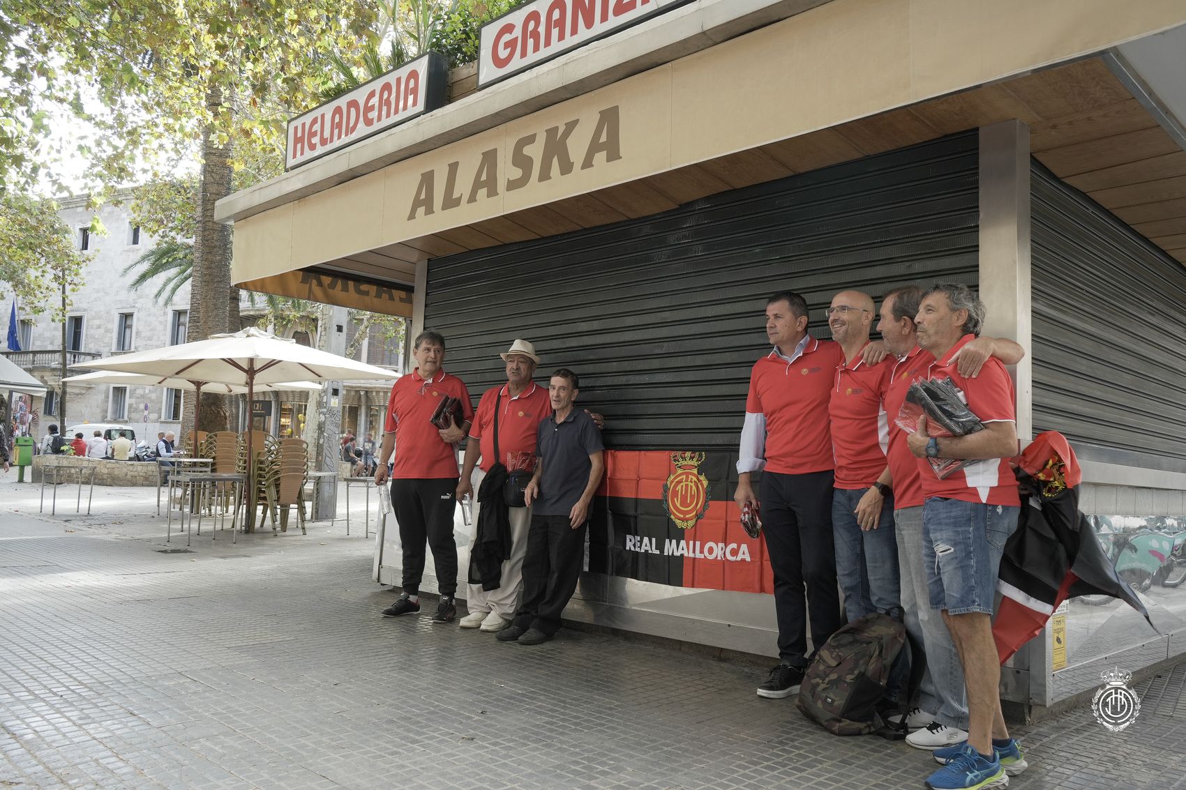 Palma, de rojo y negro con la iniciativa del RCD Mallorca: #MallorcaDeBandera