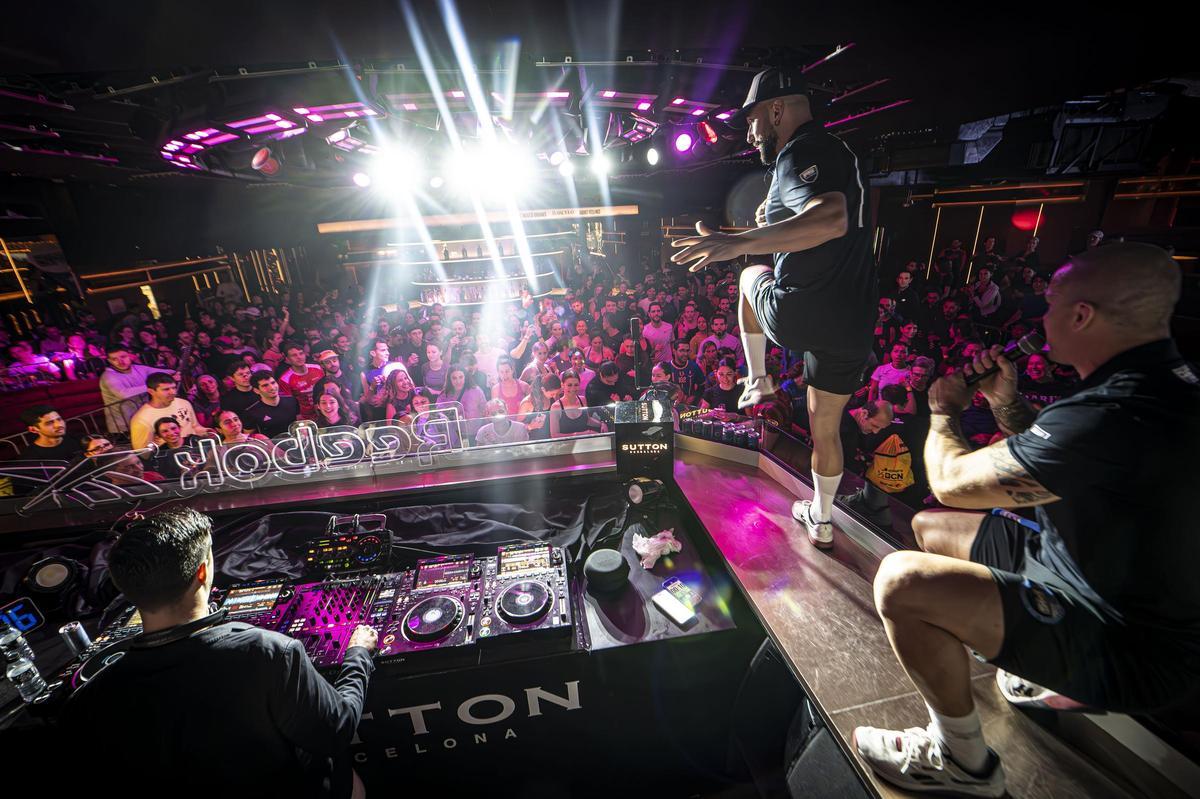 Así es la noche más runner de Barcelona: 900 corredores de marcha (literal) en la discoteca Sutton